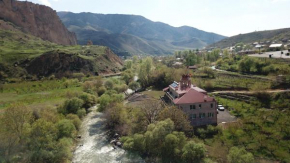 Areni Lodge